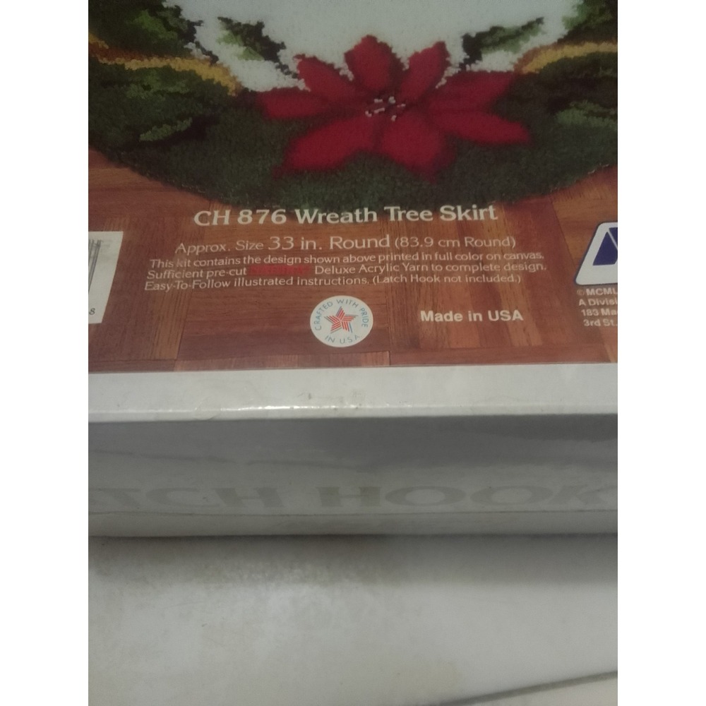 VTG Made In The U.S.A Latch Hook Kit CH 876 Wreath Tree Skirt  App 33" Round - Picture 2 of 9